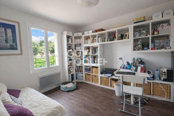 JUZIERS - Maison 7 pièces, 4 chambres.