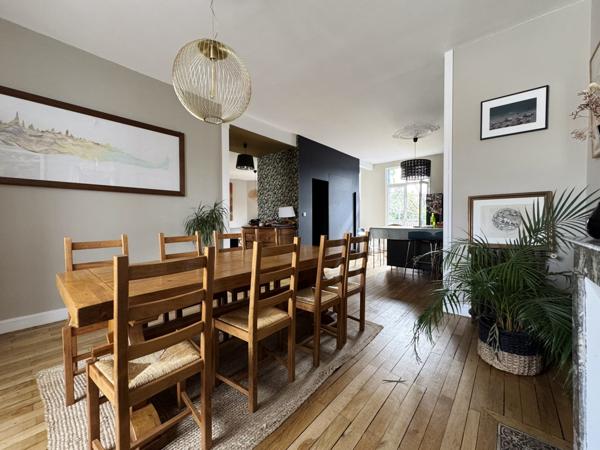 Maison  6 pièce(s)  5 chambre(s)  200.61 m²