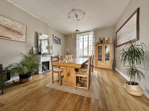 Maison  6 pièce(s)  5 chambre(s)  200.61 m²