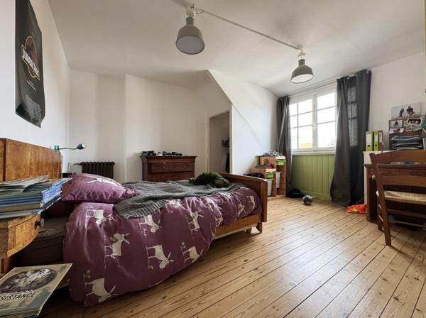 Maison  6 pièce(s)  5 chambre(s)  200.61 m²