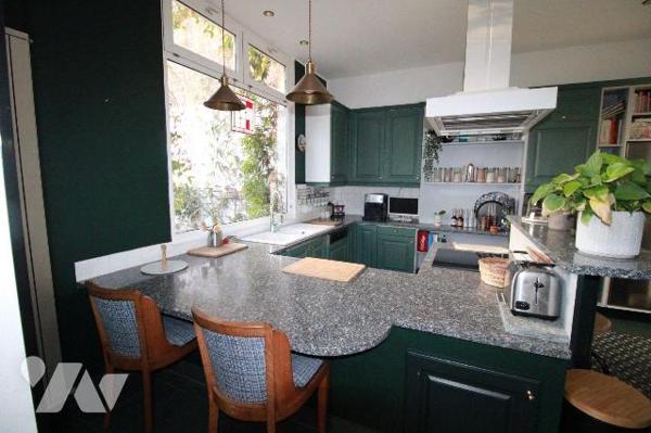 Authentique maison bâtie en 1900 sur une parcelle de 489 m², située à Rosendaël dans un secteur...