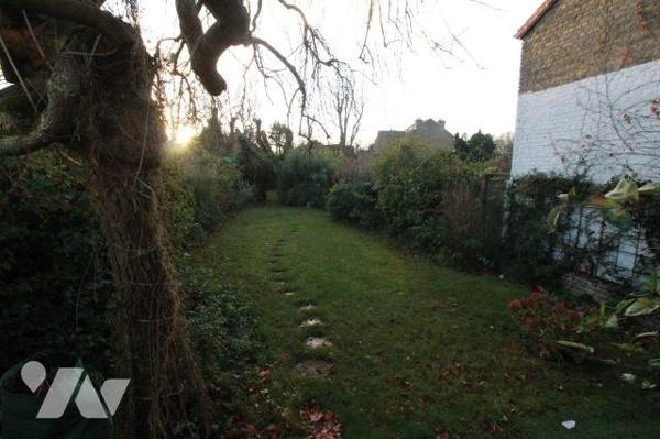 Authentique maison bâtie en 1900 sur une parcelle de 489 m², située à Rosendaël dans un secteur...
