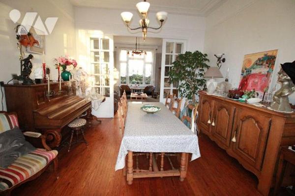 Authentique maison bâtie en 1900 sur une parcelle de 489 m², située à Rosendaël dans un secteur...