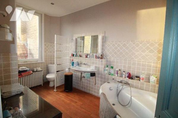 Authentique maison bâtie en 1900 sur une parcelle de 489 m², située à Rosendaël dans un secteur...