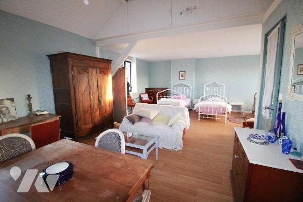 Authentique maison bâtie en 1900 sur une parcelle de 489 m², située à Rosendaël dans un secteur...