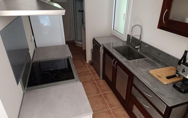 Appartement à louer    1 pièce •  Salavas