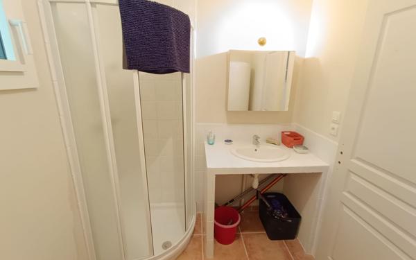 Appartement à louer    1 pièce •  Salavas