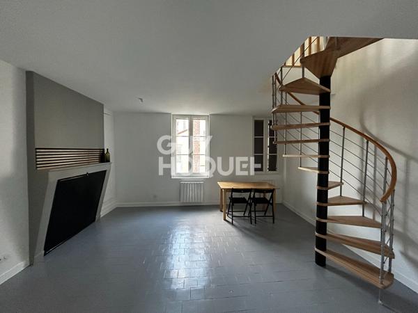 Maison rénovée 2 pièces avec jardin - Droué