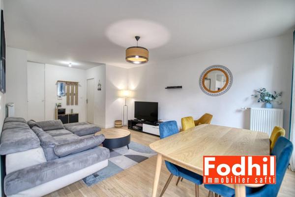 Appartement 3 piéces, 2 chambres avec parking et une cave.