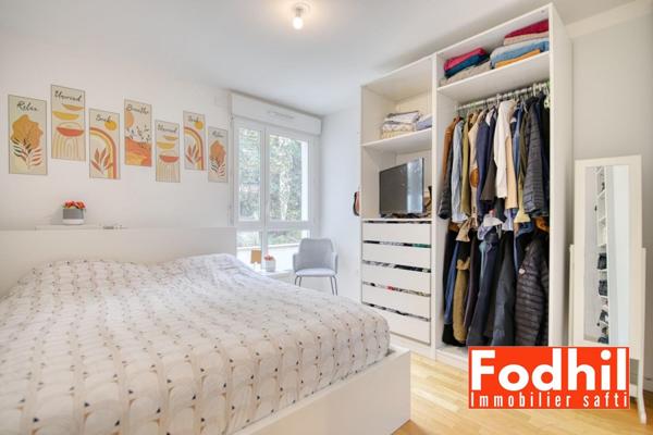 Appartement 3 piéces, 2 chambres avec parking et une cave.