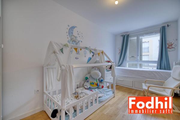 Appartement 3 piéces, 2 chambres avec parking et une cave.