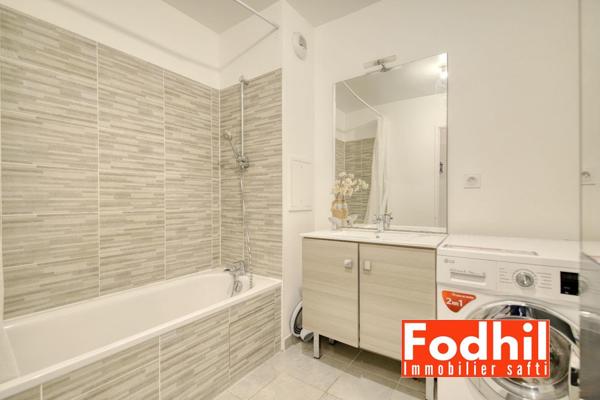 Appartement 3 piéces, 2 chambres avec parking et une cave.