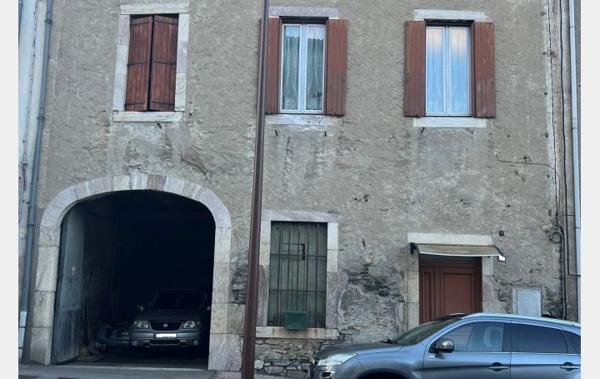 Vente Maison de village avec grand garage cour intérieure à rénover Saint-pons-de-thomieres   