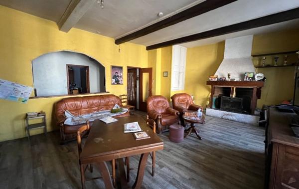 Vente Maison de village avec grand garage cour intérieure à rénover Saint-pons-de-thomieres   