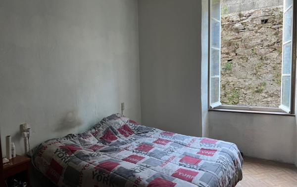 Vente Maison de village avec grand garage cour intérieure à rénover Saint-pons-de-thomieres   