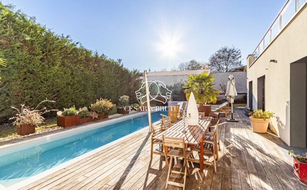 ROCHECARDON – BELLE MAISON CONTEMPORAINE AVEC TERRASSES ET PISCINE