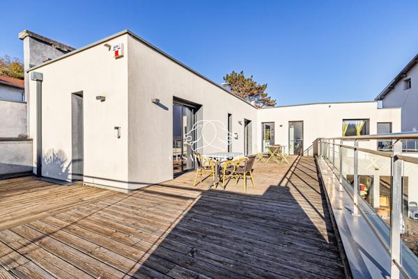 ROCHECARDON – BELLE MAISON CONTEMPORAINE AVEC TERRASSES ET PISCINE