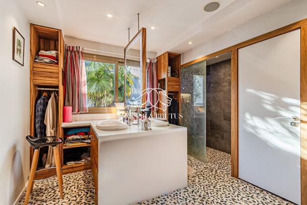 ROCHECARDON – BELLE MAISON CONTEMPORAINE AVEC TERRASSES ET PISCINE