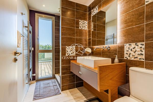 ROCHECARDON – BELLE MAISON CONTEMPORAINE AVEC TERRASSES ET PISCINE