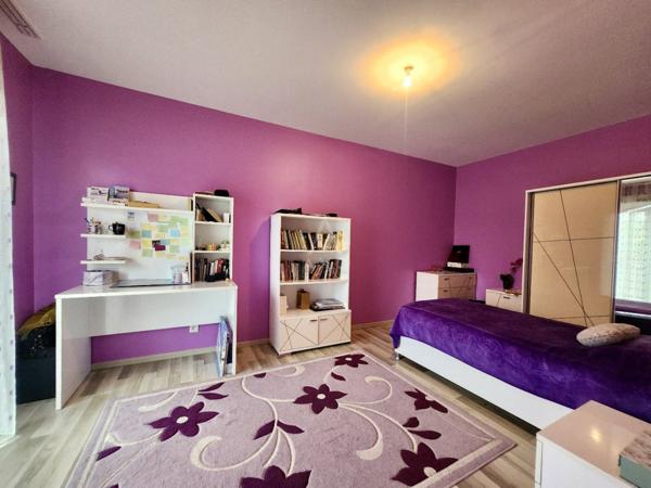 Belle maison familiale récente de plus de 170 m² – 4 chambres – environnement agréable