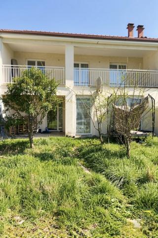 Belle maison familiale récente de plus de 170 m² – 4 chambres – environnement agréable