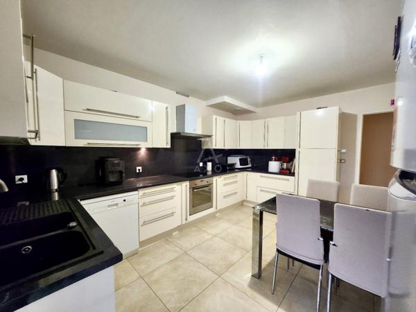 Belle maison familiale récente de plus de 170 m² – 4 chambres – environnement agréable