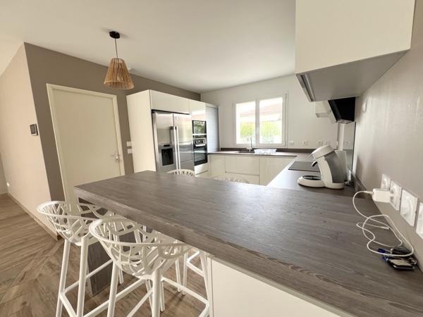 Maison récente T4 de 100m² avec garage attenant sur un terrain clos de 533m²