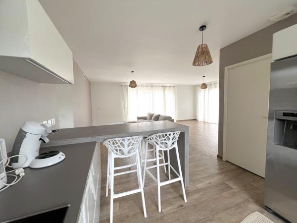 Maison récente T4 de 100m² avec garage attenant sur un terrain clos de 533m²
