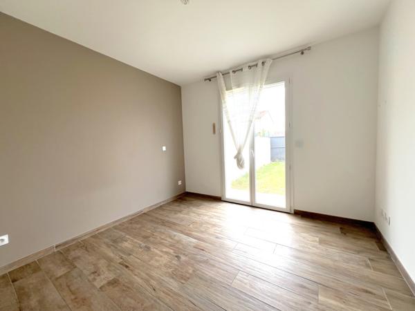 Maison récente T4 de 100m² avec garage attenant sur un terrain clos de 533m²