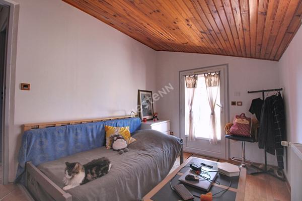 Maison individuelle à très faible consommation à Vitrolles d'une surface au sol de 135 m² environ avec 4 chambres et piscine