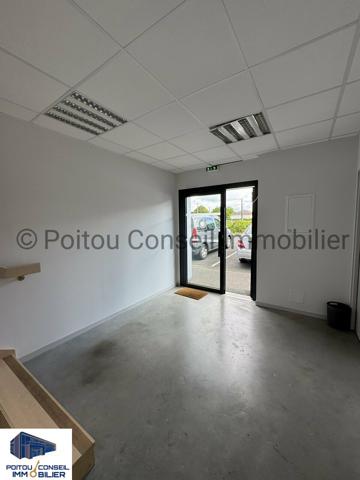 SECTEUR AVENUE DE PARIS 100m2 EN RDC BUREAUX AVEC PARKINGS