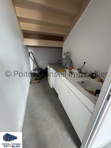 SECTEUR AVENUE DE PARIS 100m2 EN RDC BUREAUX AVEC PARKINGS