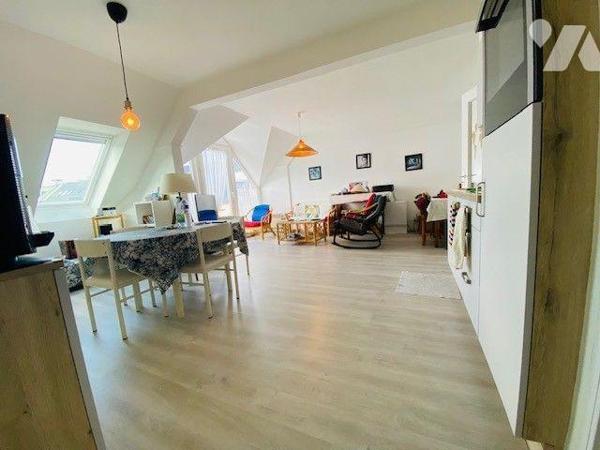 A VENDRE à Perros-Guirec (22700) en Côtes-d'Armor, Proche Plage, un appartement de type 2, d'un...