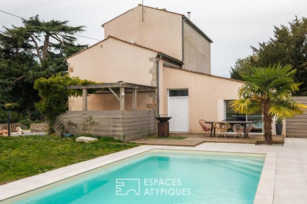 Maison de charme avec piscine, vue sur l’étang et proche des commodités