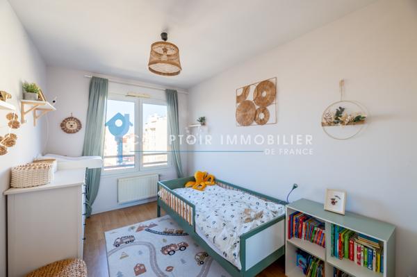 Appartement
                                                                                                                                                                                                                                                                                                                        5 pièce(s)                                                                                                                                                                                                          3 chambre(s)                                                                                                                                                                                                          92.63  m²