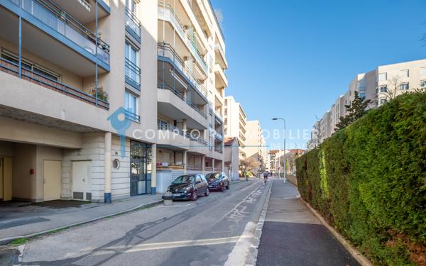 Appartement
                                                                                                                                                                                                                                                                                                                        5 pièce(s)                                                                                                                                                                                                          3 chambre(s)                                                                                                                                                                                                          92.63  m²