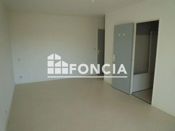 Location Studio 28.23 m² - 23 RUE DU PERE DE LA CROIX Poitiers 86000