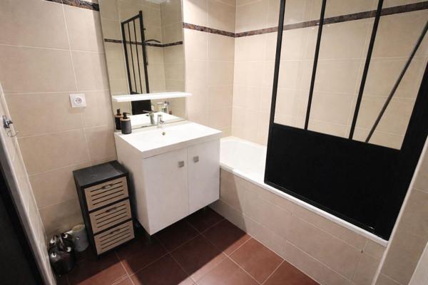 Rare : appartement T3 avec terrasse de 25 m², lumineux, parking, résidence sécurisée