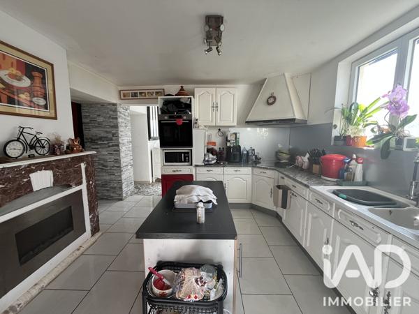 Maison à vendre 5 pièces 213,85 m² Noyant-Villages