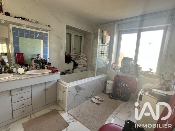 Maison à vendre 5 pièces 213,85 m² Noyant-Villages