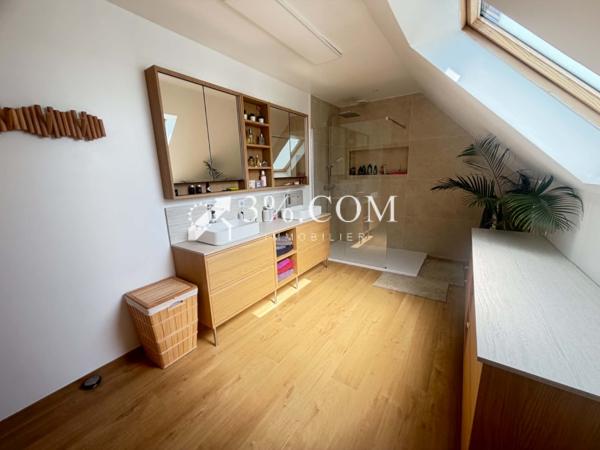 Maison
                                                                                                                                                                                                                                                                                                                        4 pièce(s)                                                                                                                                                                                                          2 chambre(s)                                                                                                                                                                                                          107  m²