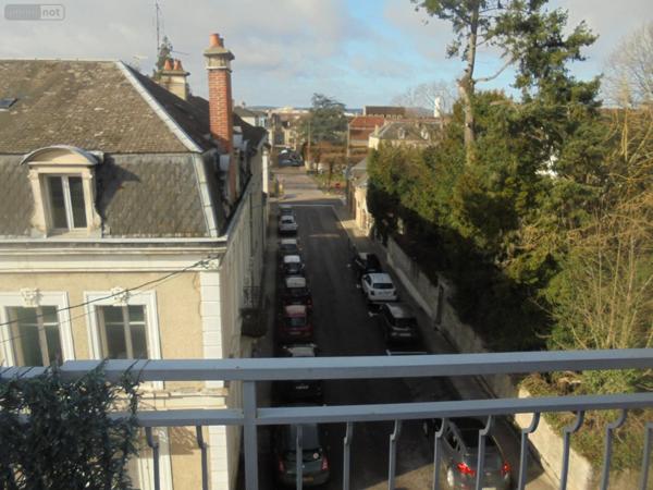 Appartement rénové à louer à Avallon dans l'Yonne (89200), ref : APPARTEMENT T4   
Centre