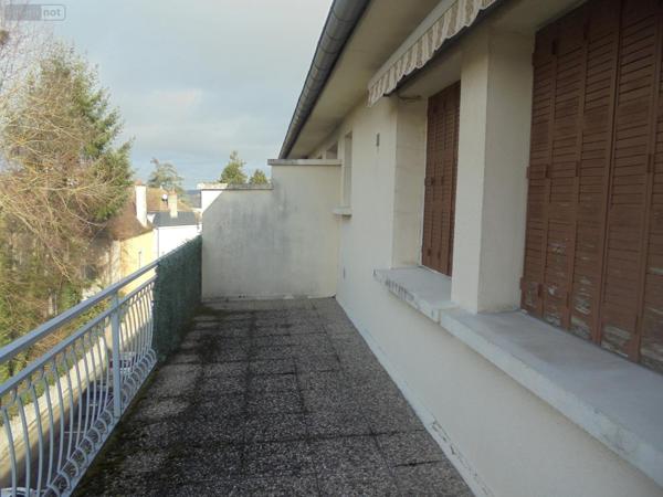 Appartement rénové à louer à Avallon dans l'Yonne (89200), ref : APPARTEMENT T4   
Centre