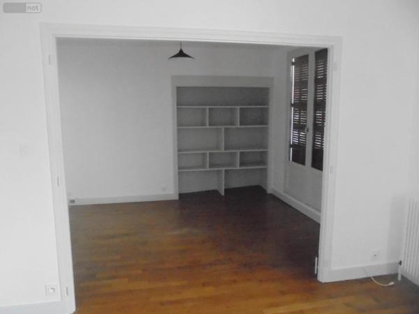 Appartement rénové à louer à Avallon dans l'Yonne (89200), ref : APPARTEMENT T4   
Centre