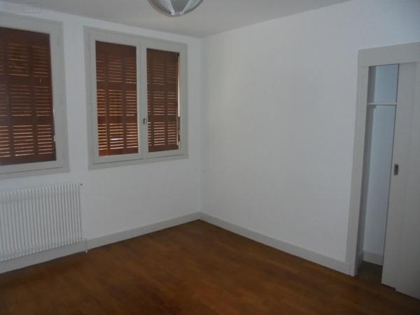 Appartement rénové à louer à Avallon dans l'Yonne (89200), ref : APPARTEMENT T4   
Centre