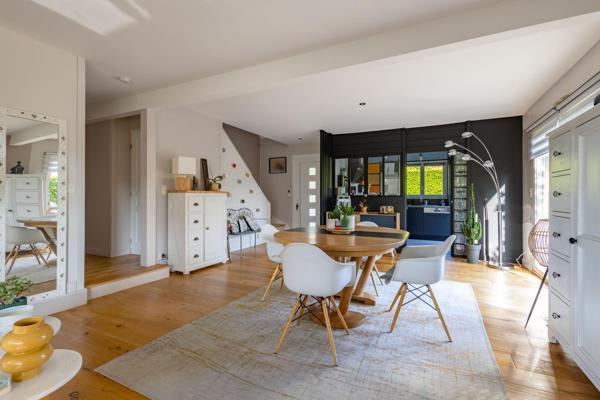 Charmante maison familialle au calme avec 4 chambres et grand sous-sol en excellent état!