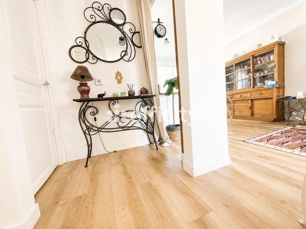 Appartement
         5 pièces
        - 100 m² Exclusivité 319 500 € *