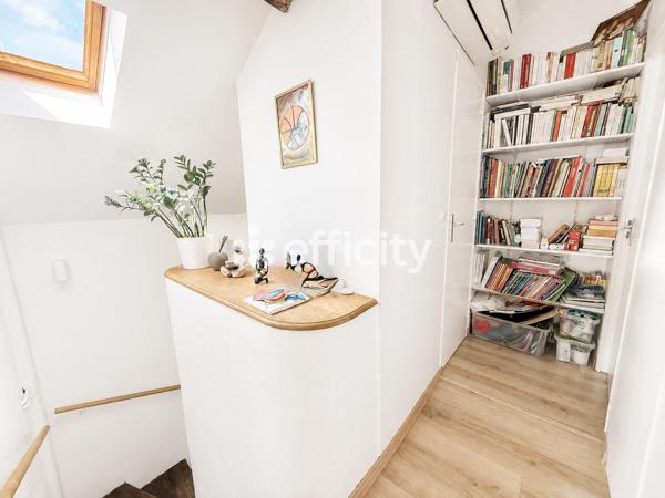 Appartement
         5 pièces
        - 100 m² Exclusivité 319 500 € *