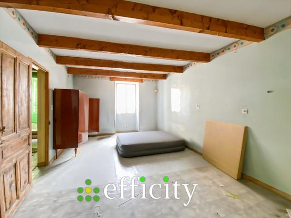 Immeuble
         15 pièces
        - 350 m² 315 000 € *