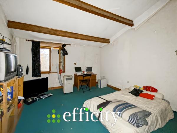 Immeuble
         15 pièces
        - 350 m² 315 000 € *
